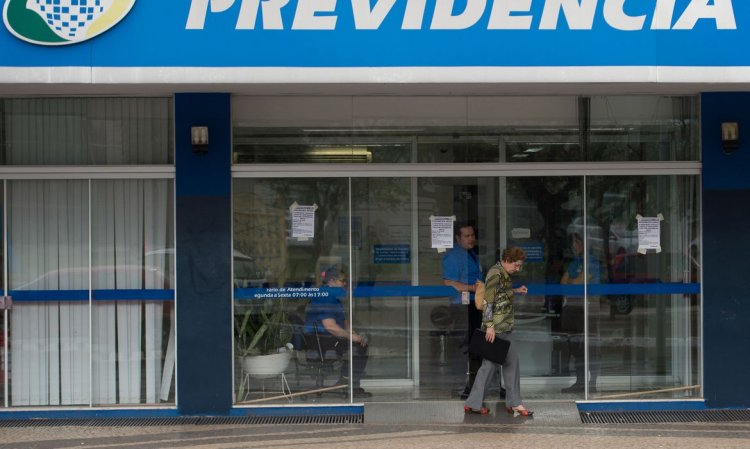 Primeira parcela do 13° salário para aposentados e pensionistas começa a ser paga hoje