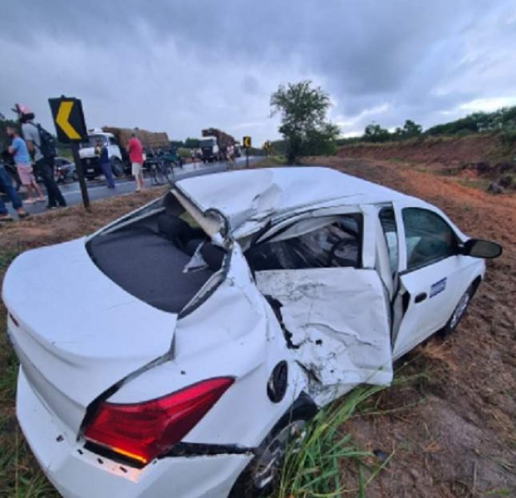 Acidente entre dois veículos na BR-101 deixa uma pessoa morta na tarde deste sábado