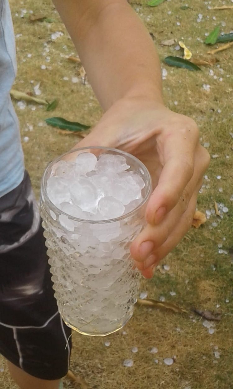Moradores registram queda de granizo no Sul do estado