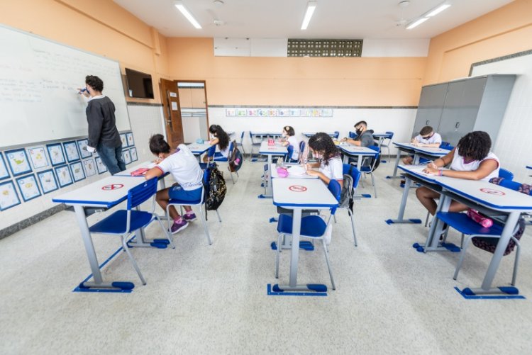 Vitória retoma aulas sem revezamento de estudantes