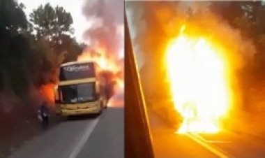 Ônibus pega fogo na BR-101 em Conceição da Barra