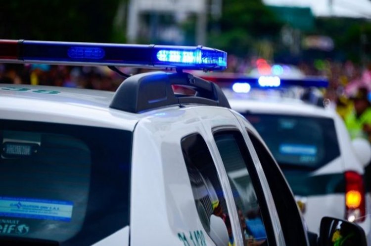 Mãe e filho morrem após carro capotar e cair em represa no ES