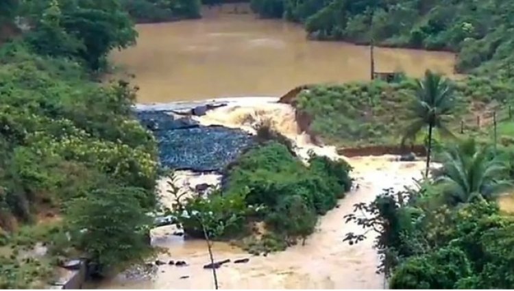 Barragem corre risco de romper e BR-259 em Colatina é totalmente interditada após erosão