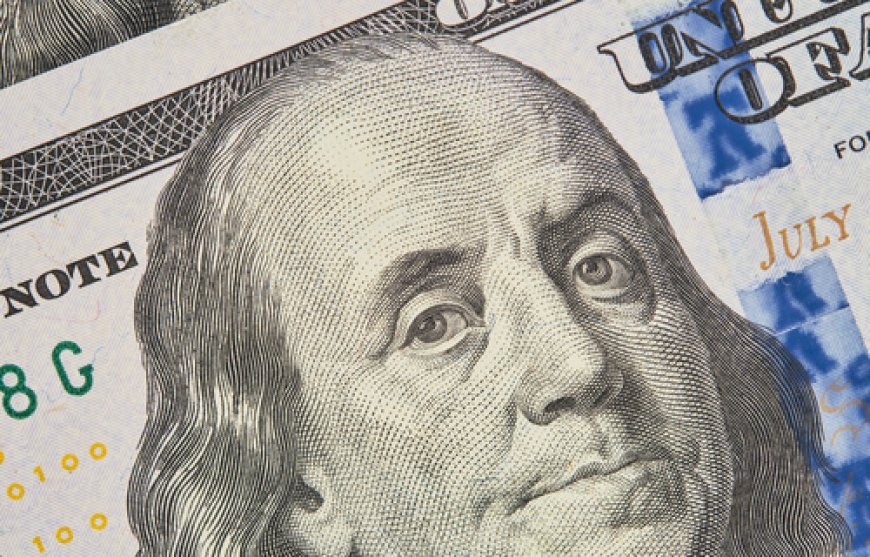 Dólar inicia a semana a R$ 5,07, depois de queda de 0,76%